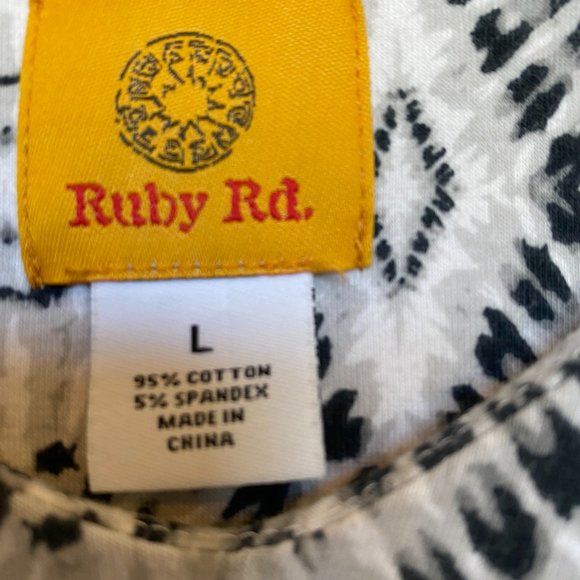 WHITE & BLACK FLOWER TOP  Size L - Picture 3 of 5